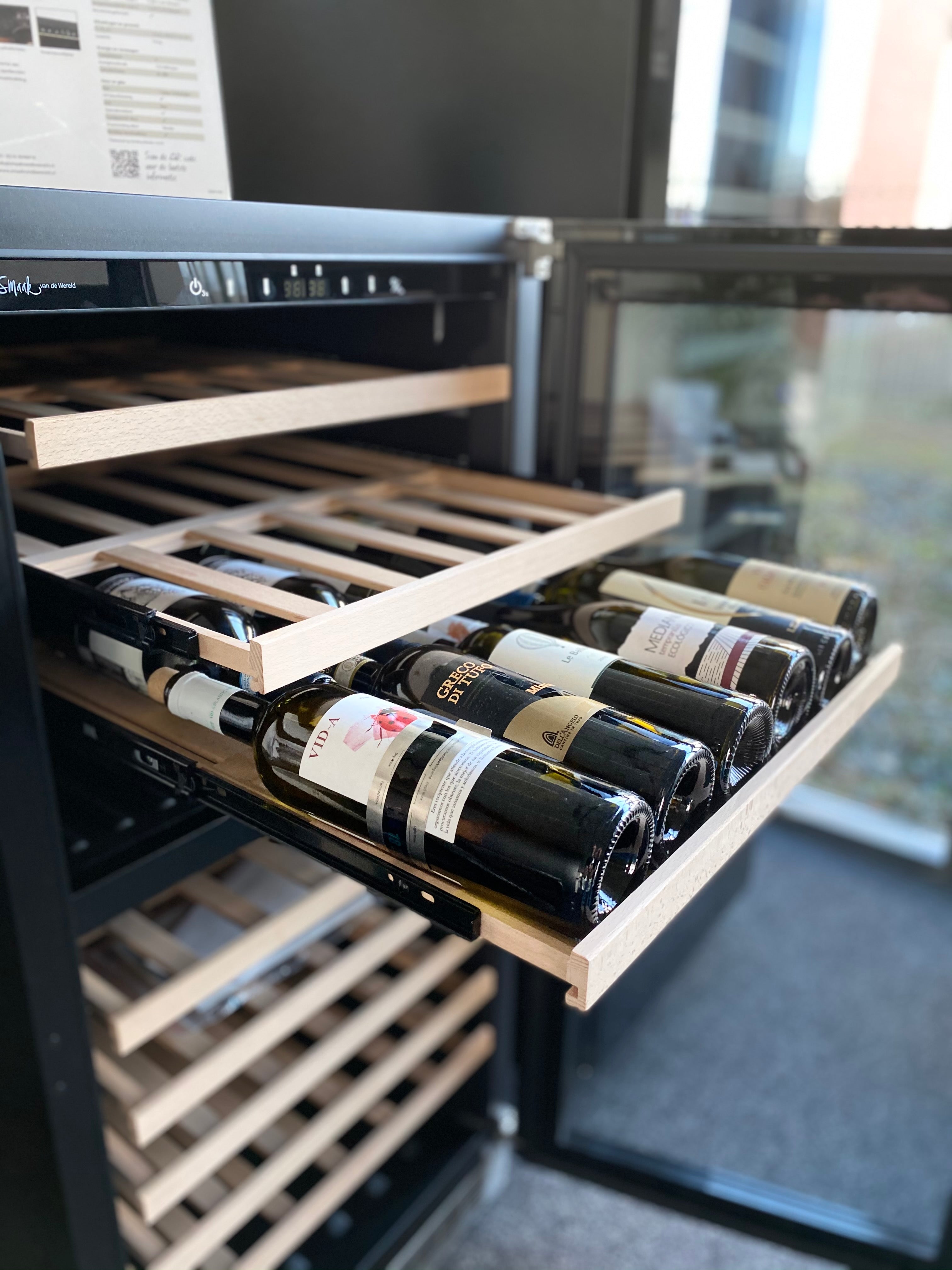 Wine Klima D104T-Black | 2 zones | Wine climate cabinet